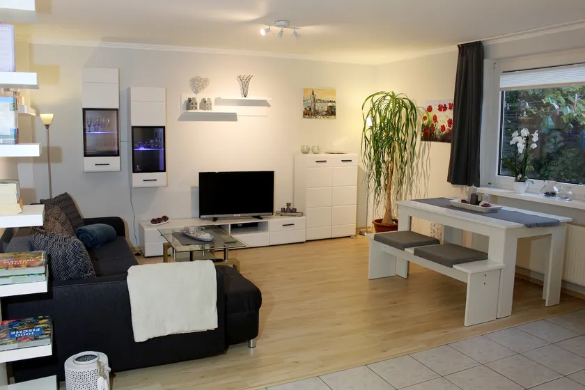 Modern, equipped 2-room apartment in Wedel - Image 1
