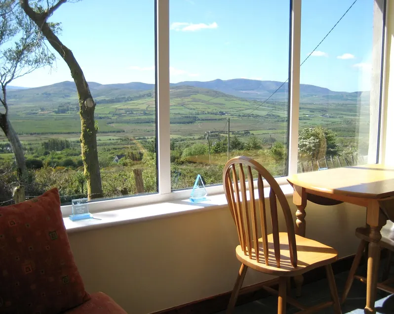 MOUNTAIN COTTAGE ON RING OF KERRY - Image 1