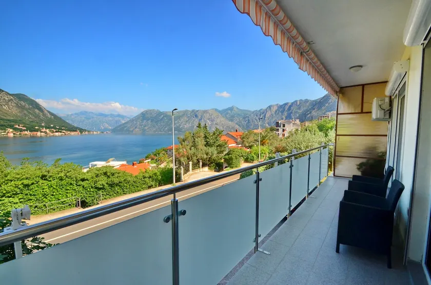 Seaview luxury flat in Kotor with 2 terraces - Image 1