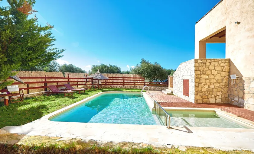 Villa Evenos with private pool in holiday complex - Image 1
