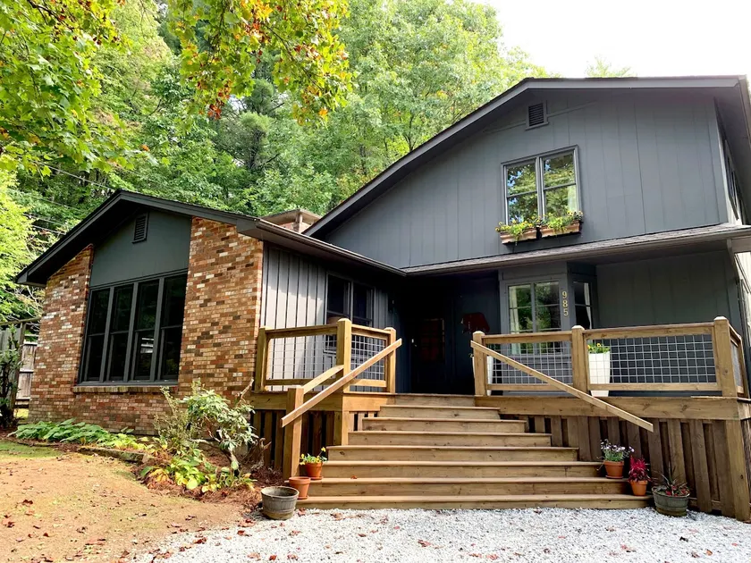 Walk to town Highlands-read our reviews! - Image 1