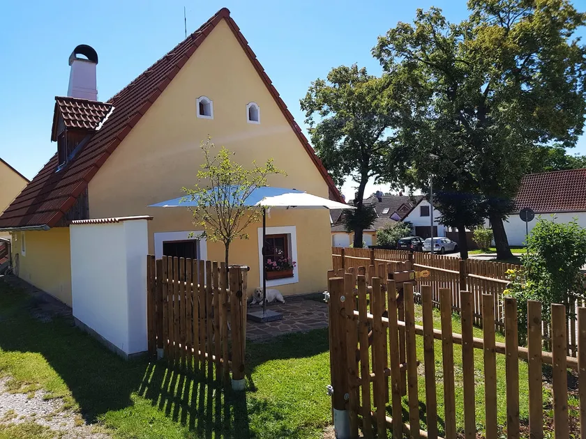 House Between the Roads - Image 1