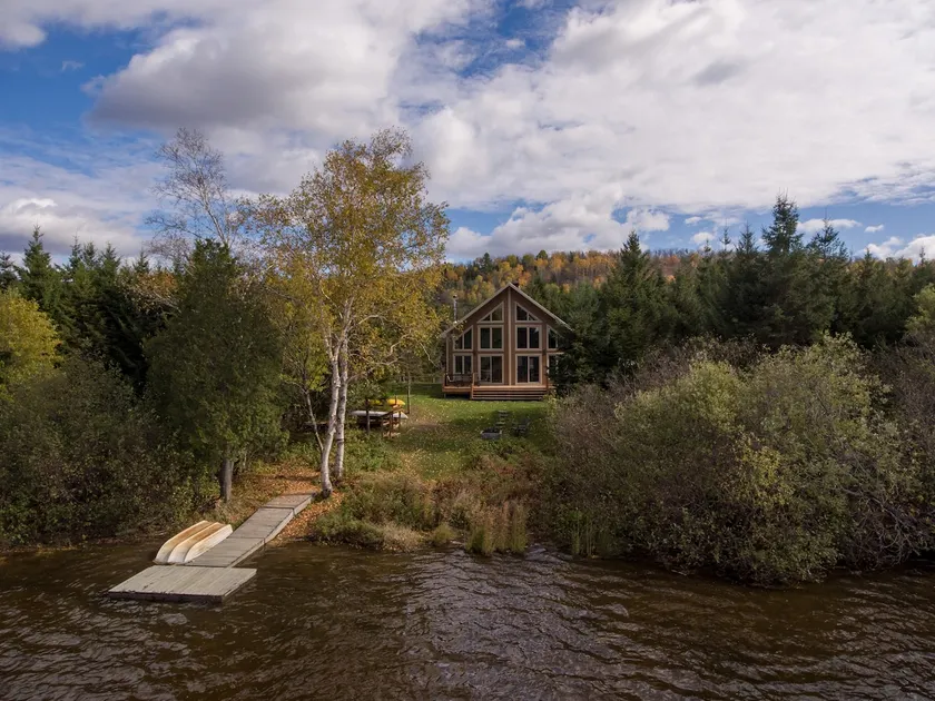 Le Natakam by the Lake - Image 1