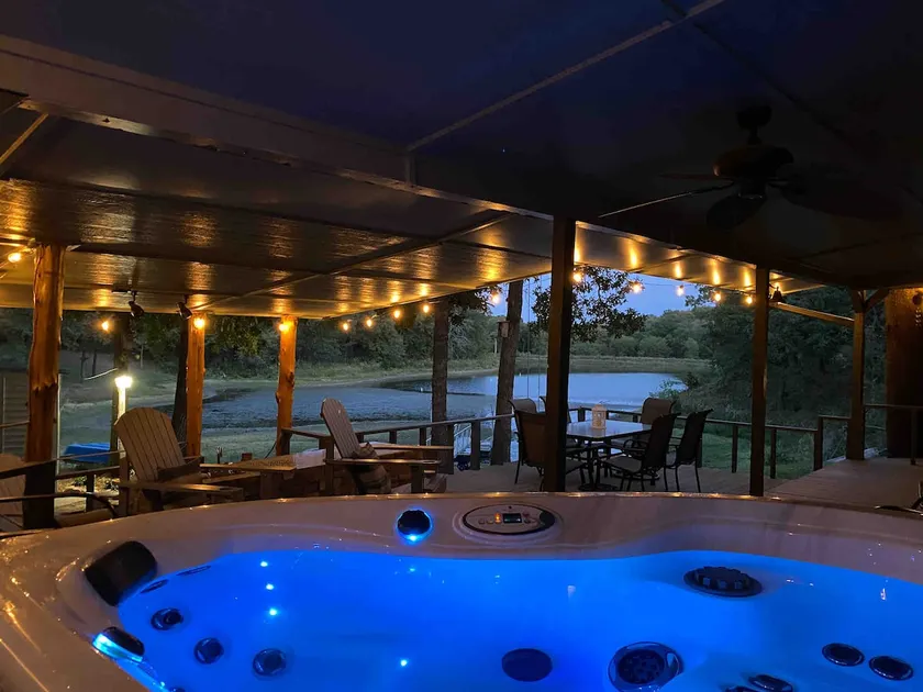 Waterfront Cabin| Fish| Game Room|Hot Tub|Sleeps 8 - Image 1