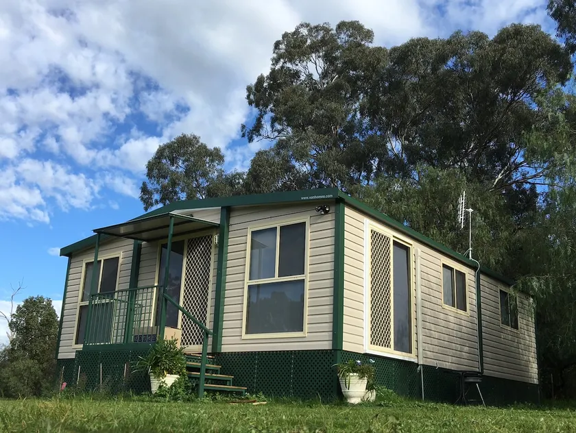 Balcraggon Accommodation 4BRCabin 1, Stockinbingal - Image 1