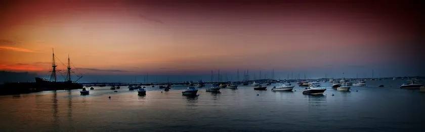 Waterfront Retreat in Historic Downtown Plymouth - Image 1