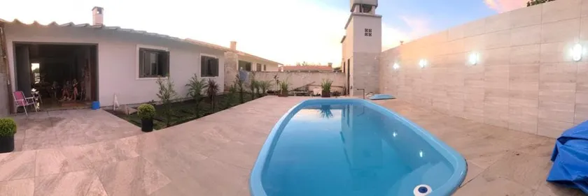 3D house with pool near the sea - Image 1