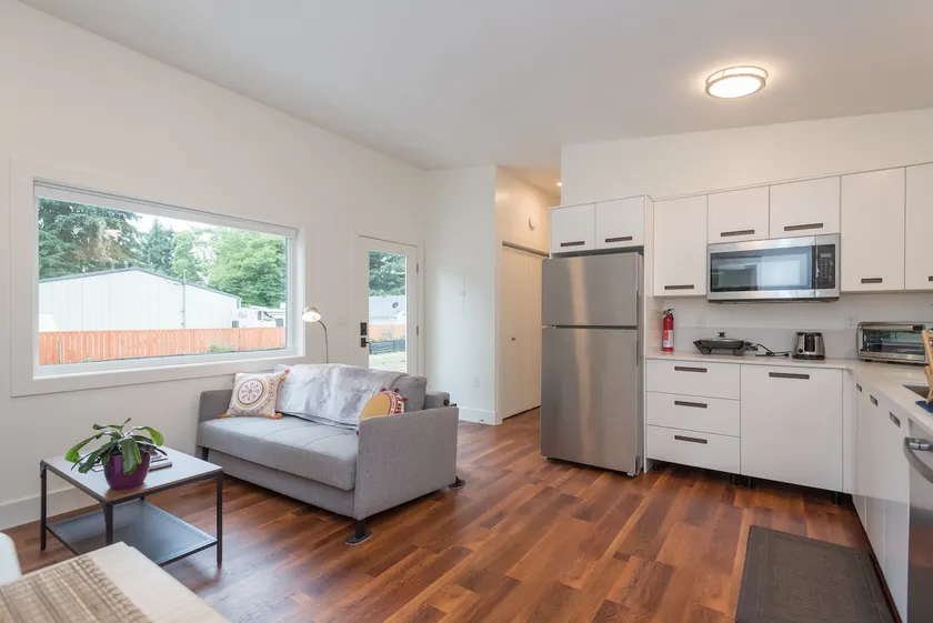 The Annex - Sunny, peaceful, modern and detached! - Image 1