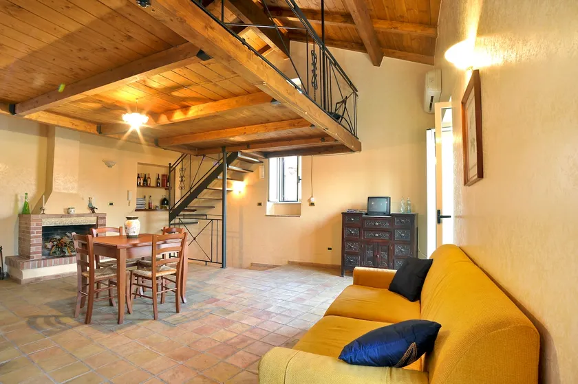 Cozy apartment in historic center's heart - Image 1