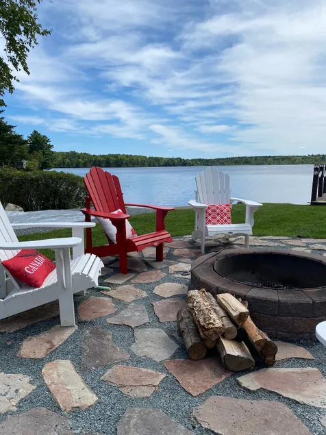 Cozy Lakeside Cottage - Image 1
