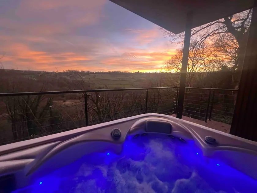 2 Forest view - Private HOT TUB Luxury Apartment - Image 1