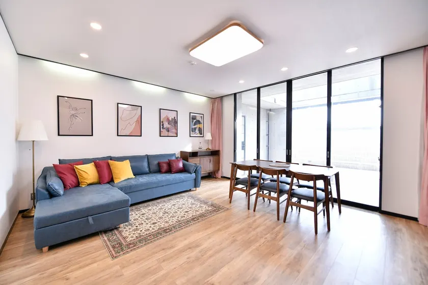 Spacious 268 ㎡ condominium near Kansai Airport/3 minutes to the station/up to 16 people/sauna, bath, and BBQ free - Image 1