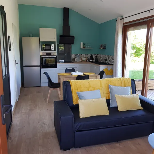 Recent independent accommodation with large terrace - Image 1