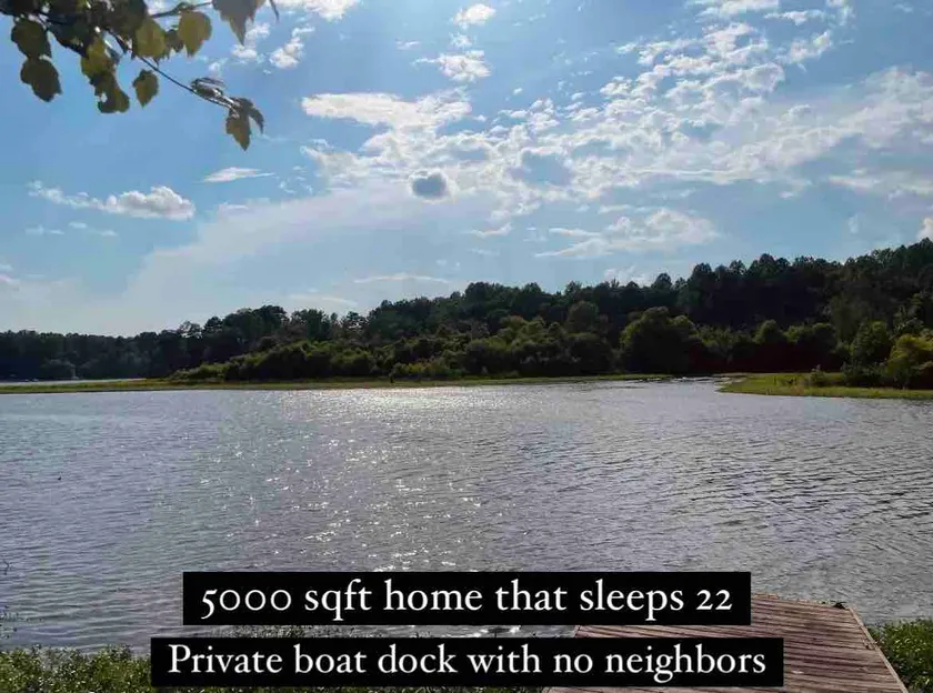 Lake front home away from home - Image 1