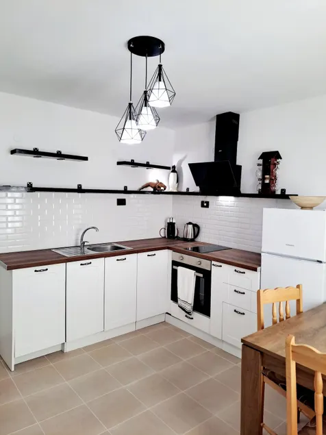 White House Apartments - Boho - Image 1