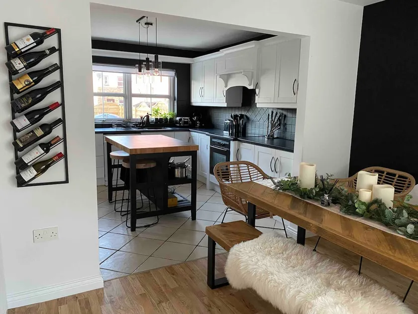 Large Modern home, 5 mins to town Centre - Image 1