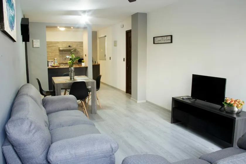 Ground floor, spacious with an excellent location - Image 1