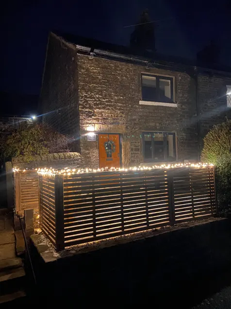 Pretty little cottage in the peaks - Image 1
