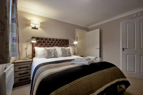 3 bedroom 2 bathroom Central Luxury Apartment - Image 1