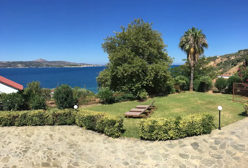 Villa overlooking the sea - Image 1