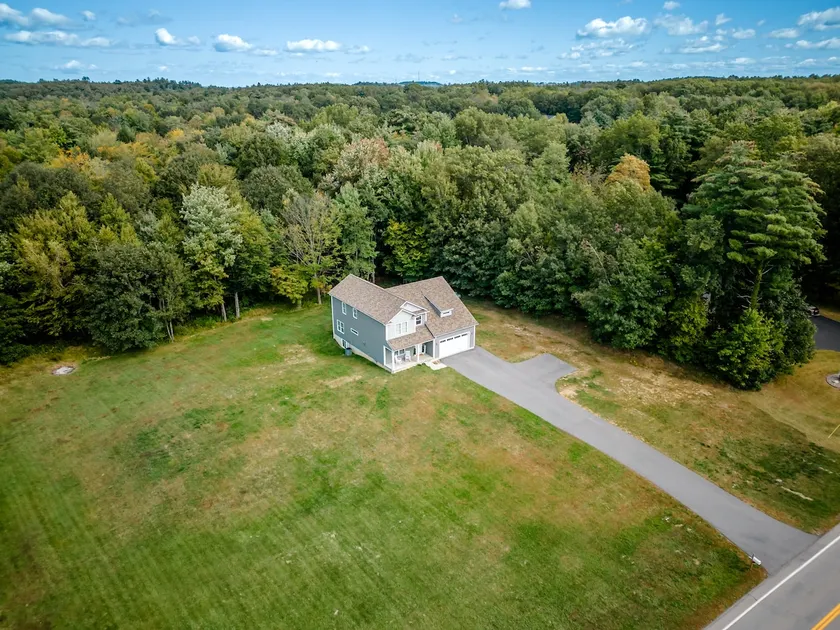 Hot tub | Spacious | 2 story | Garage | 2.6k sqft - Image 1