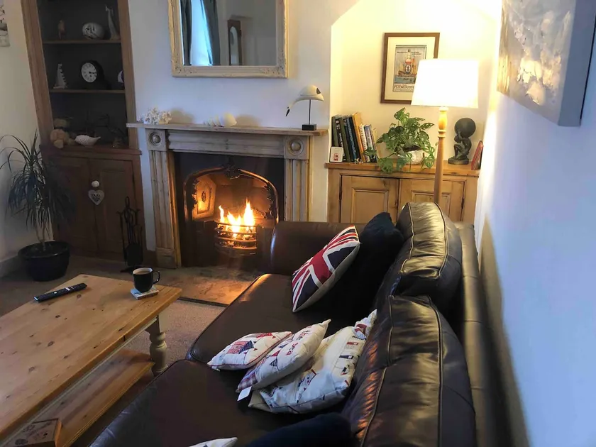 Beautiful Sea fronted Cottage. Pet Friendly! - Image 1