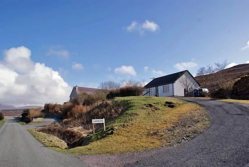 Loch View Cottage - Image 1