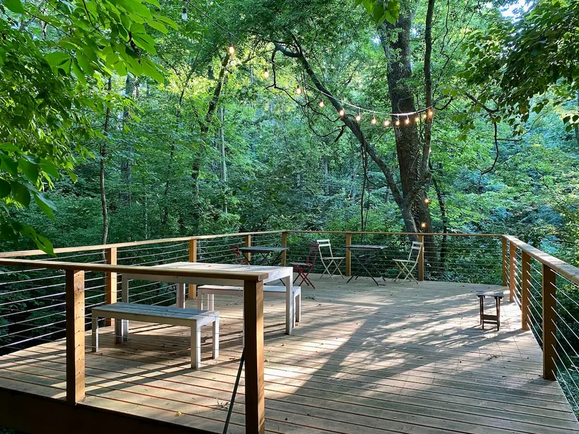 Central Nashville Escape with Secluded Forest Deck - Image 1