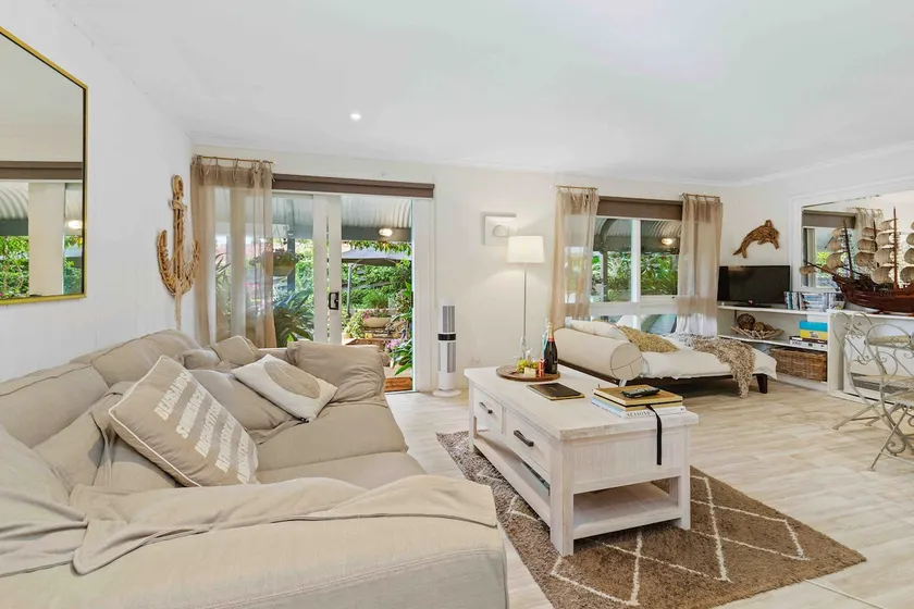 THE BEACH HOUSE ROSEBUD - Image 1