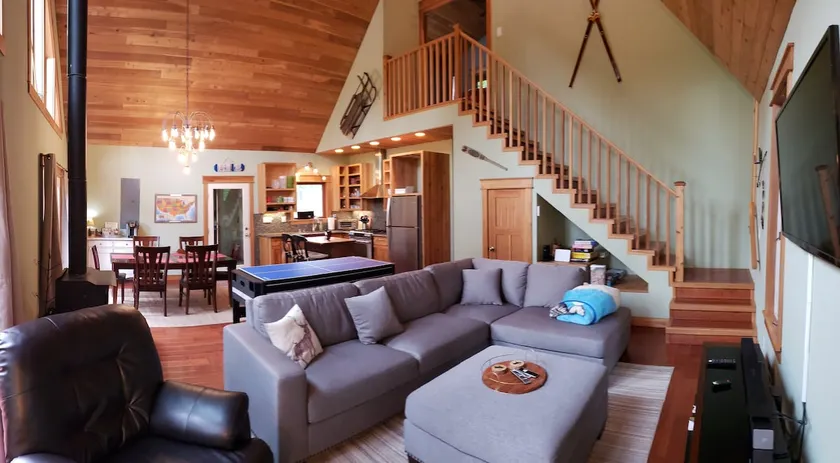 The Elk Run Lodge-close to town, hot tub, game table, Apple TV and fire pit. - Image 1