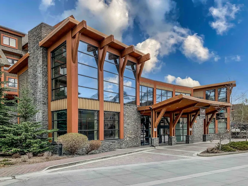 Five star Canmore luxury condo/ Pool & Hot tub - Image 1