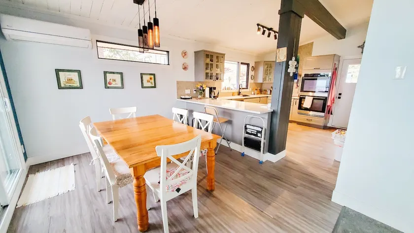 Bright & Spacious Okanagan Lakeview 3 bdrm home. - Image 1