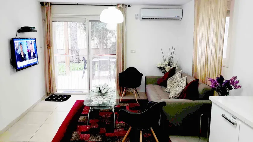 Cozy 3 br beautiful Patio parking available - Image 1