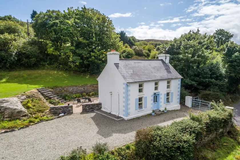 Seaside Cottage with mountain views & waterfall - Image 1