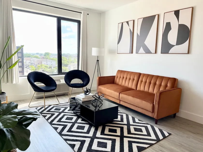 Stylish King 1BR Near MetLife & NYC - Image 1