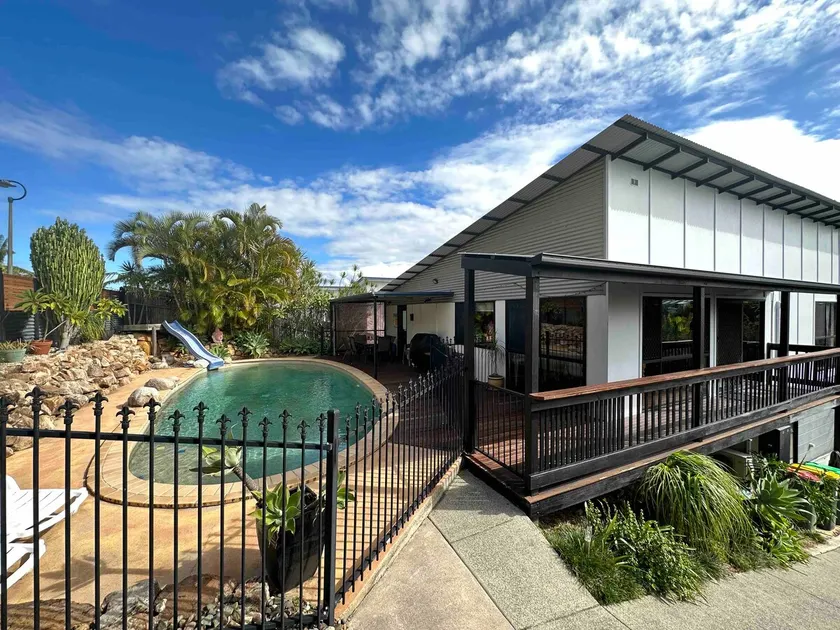 Pet friendly beach style house aircon & pool. - Image 1
