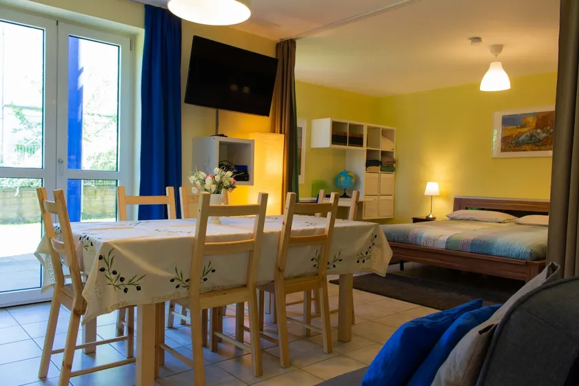 Wonderful Renovated Apartment With Great Location - Image 1