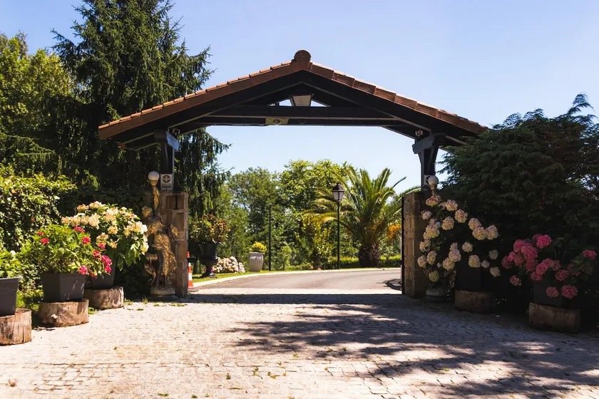 Luxury Villa in Hondarribia - Image 1