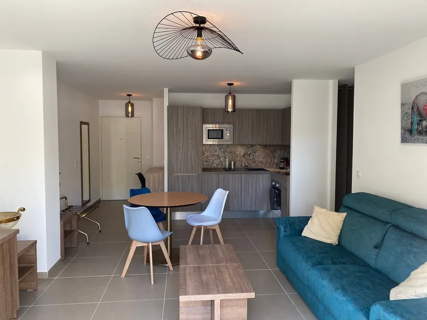 2 new ground floor rooms 100 m from the sea with parking - Image 1