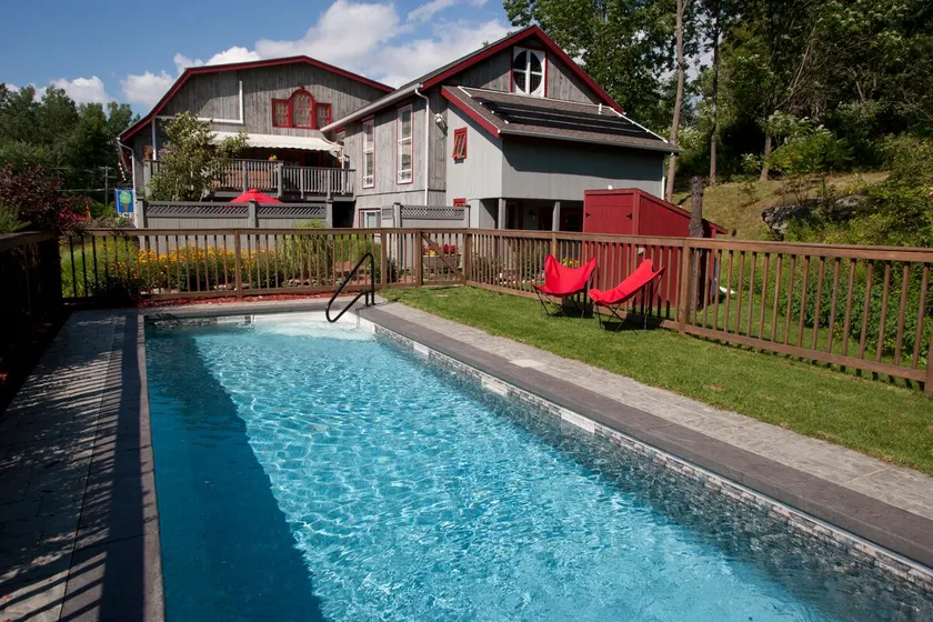 Seasonal Pool, Hot Tub / Fire Pit Year Round - Image 1