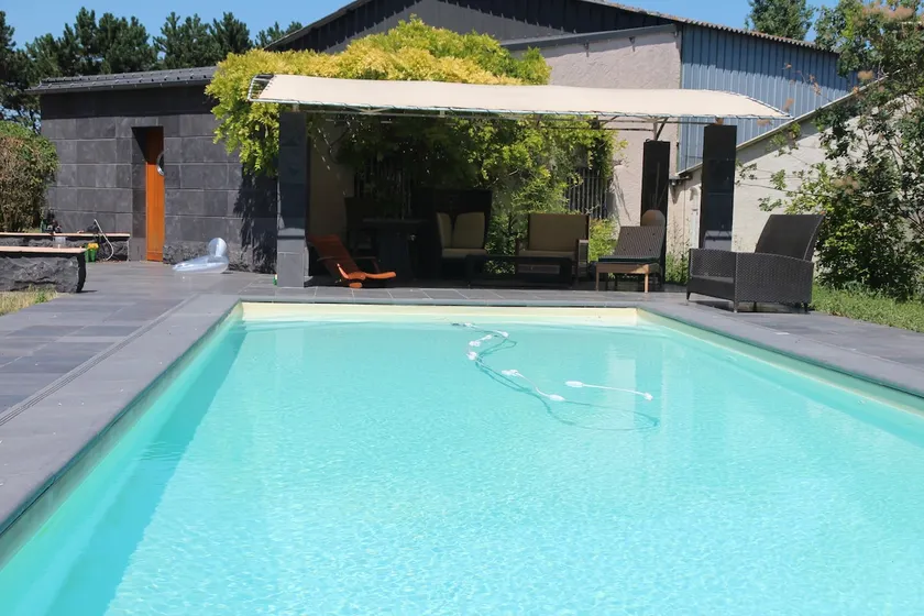 Character house 180 m² – 12 people, swimming pool, CHF - Image 1