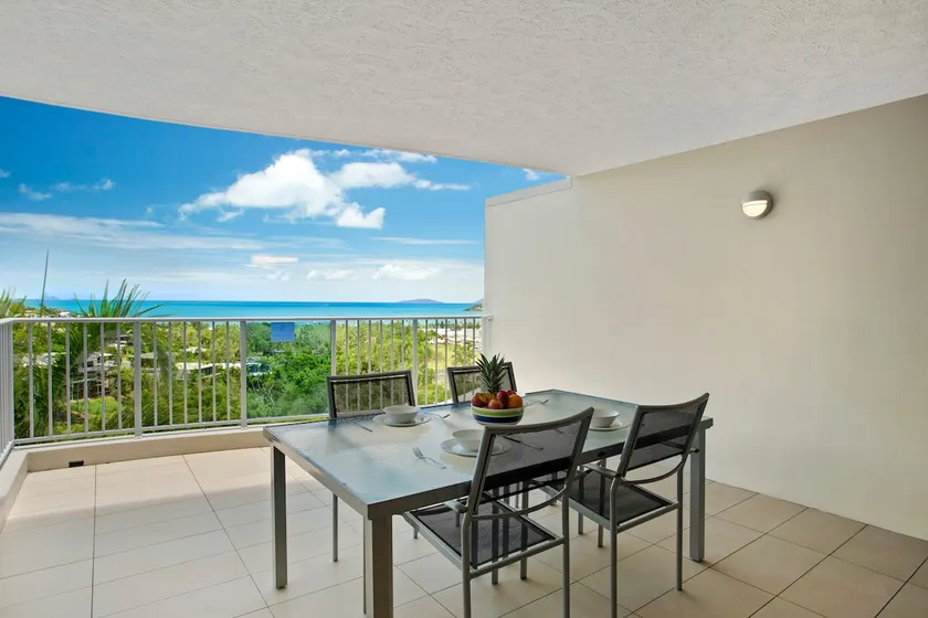 FANTABULOUS VIEWS Azure Sea 2 Bedroom Apartment - Image 1