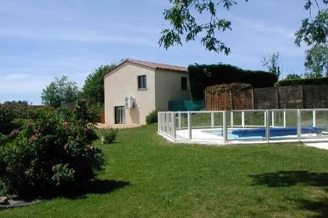 Comfortable country house with pool - Image 1