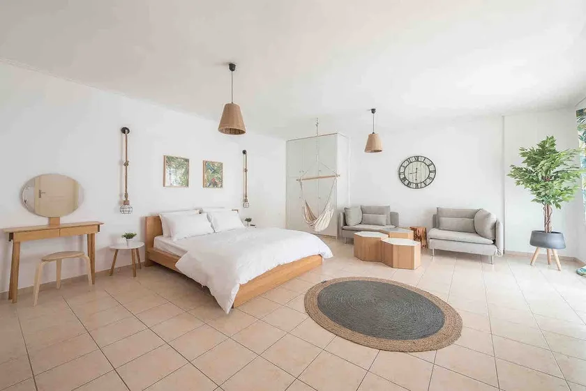 Athenian home - Image 1