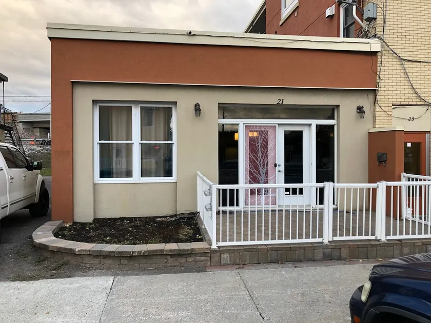 Condo located near the bridge leading to the old port - Image 1