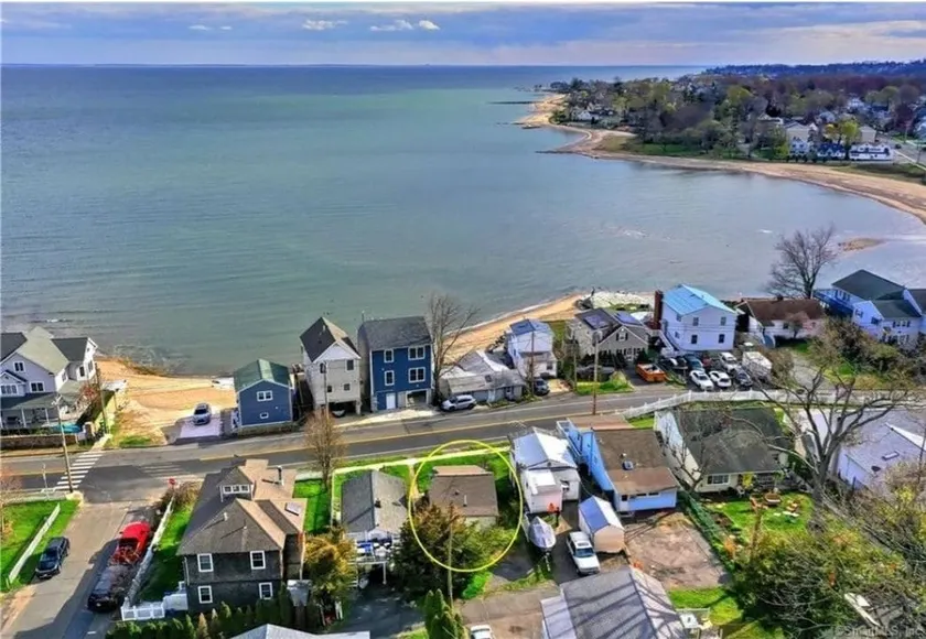 Beachy Bay Breeze Bungalow - Image 1