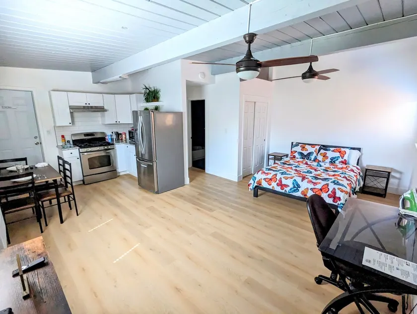Private Studio, Central Location-Private Entrance - Image 1