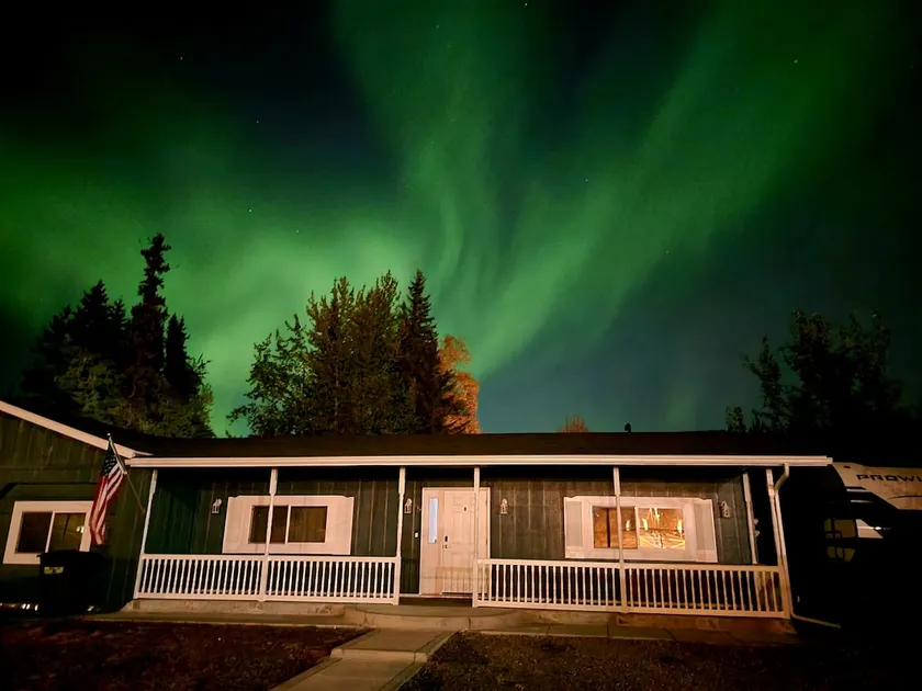 Evie's cozy getaway, 8 minutes from the airport! - Image 1