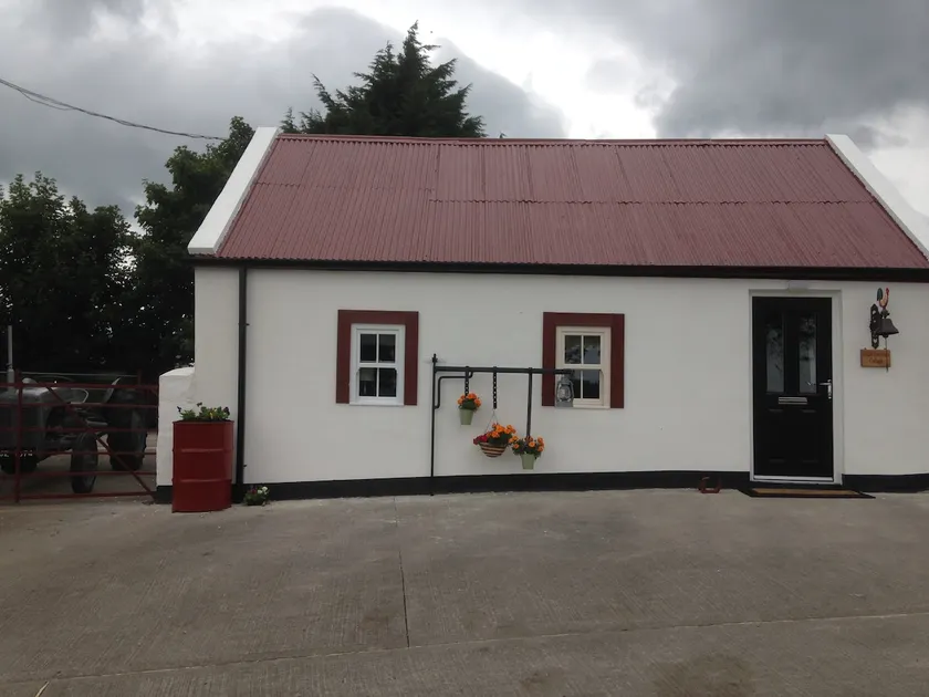 'Uncle Owenie's Cottage' - Image 1