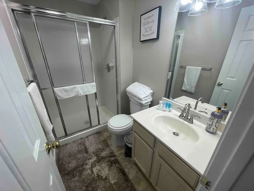 Lovely furnished basement w private entrance - Image 1